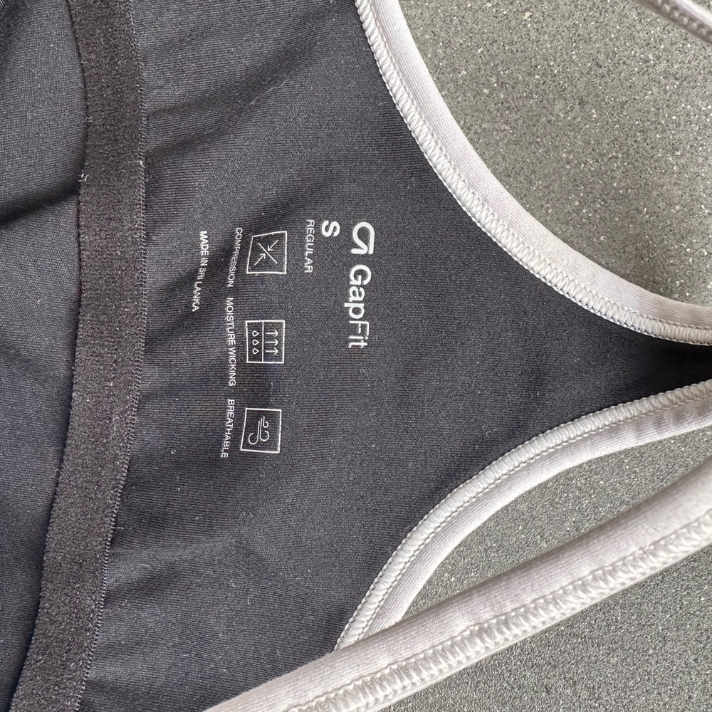 GAP Black and White Strappy Longline Sports Bra - Picture 3 of 3